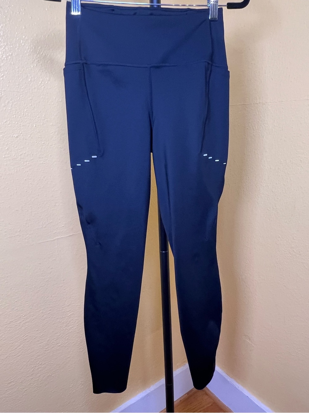Like New Nike Swift Dri-FIT High Waist 7/8 Running Leggings Black Pockets Size S - Picture 5 of 13